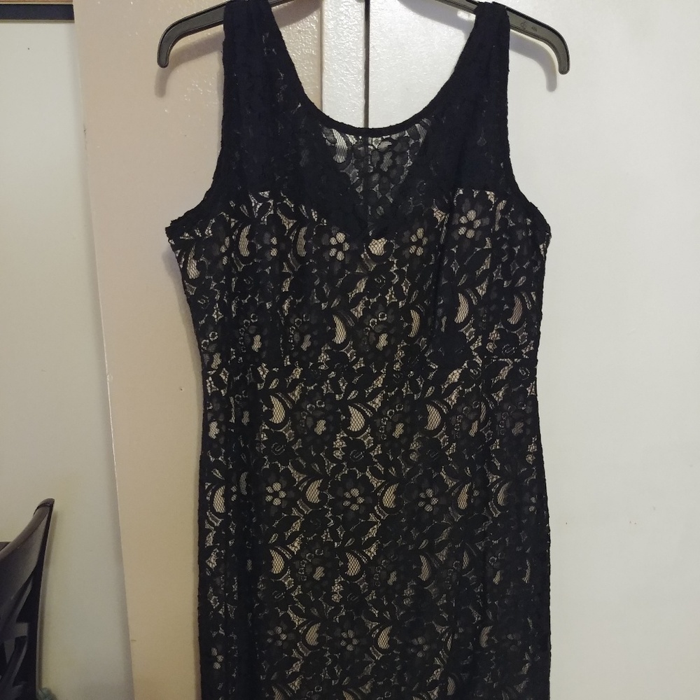 Motherhood maternity lace dress.